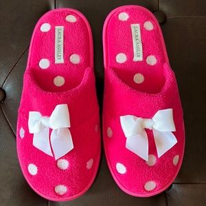 Laura Ashley, women’s size Large (6-9), pink/white polka dot slippers.